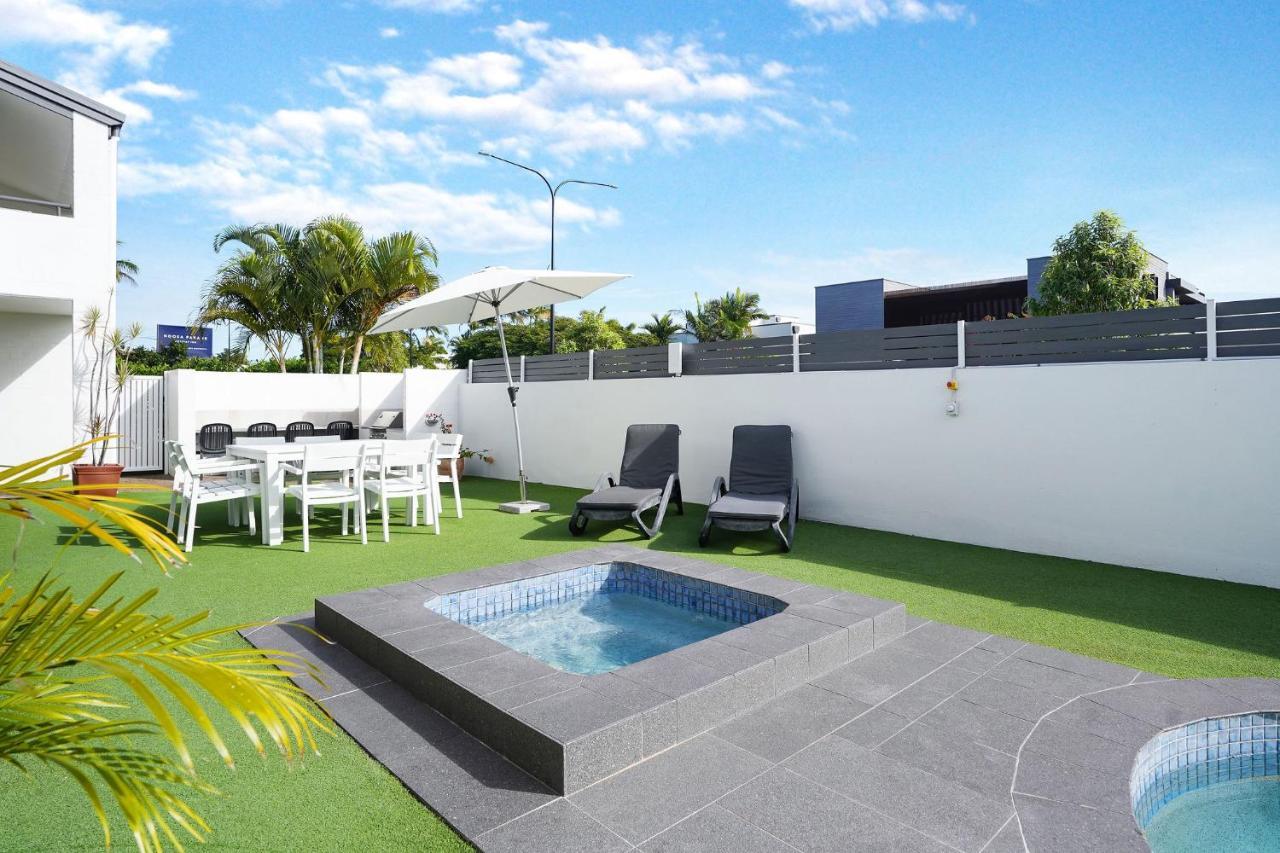 Noosa Parade Holiday Inn מראה חיצוני תמונה