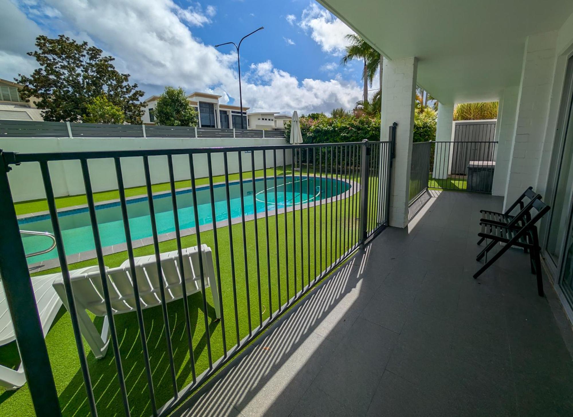 Noosa Parade Holiday Inn מראה חיצוני תמונה