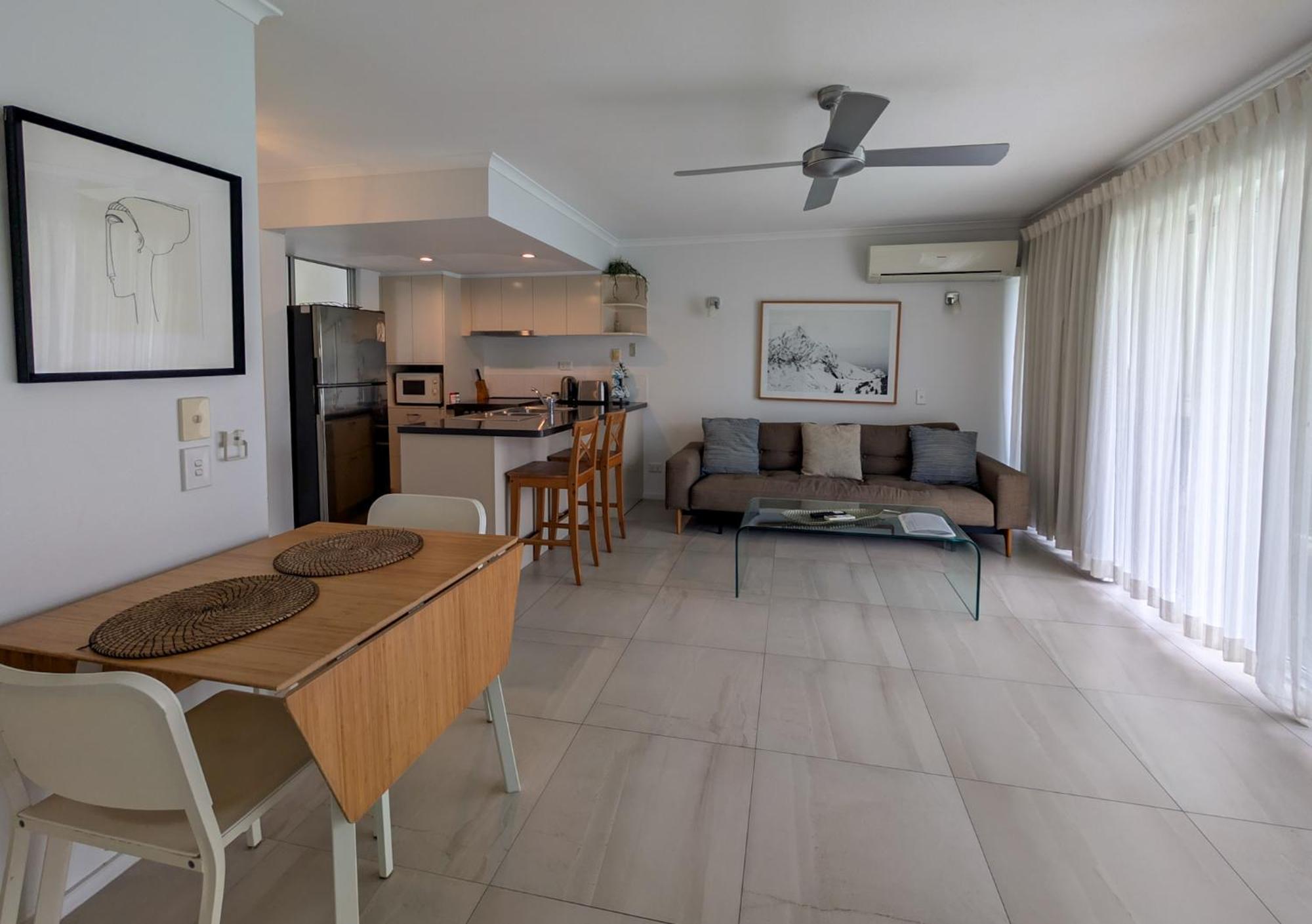 Noosa Parade Holiday Inn מראה חיצוני תמונה