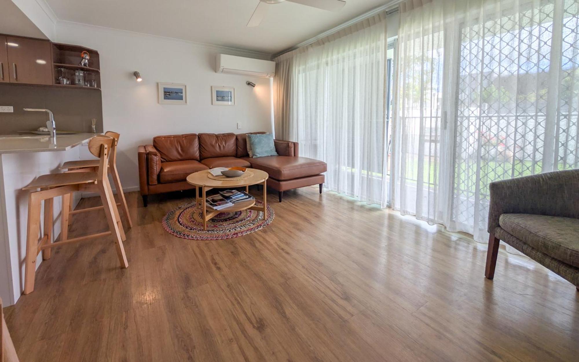 Noosa Parade Holiday Inn מראה חיצוני תמונה