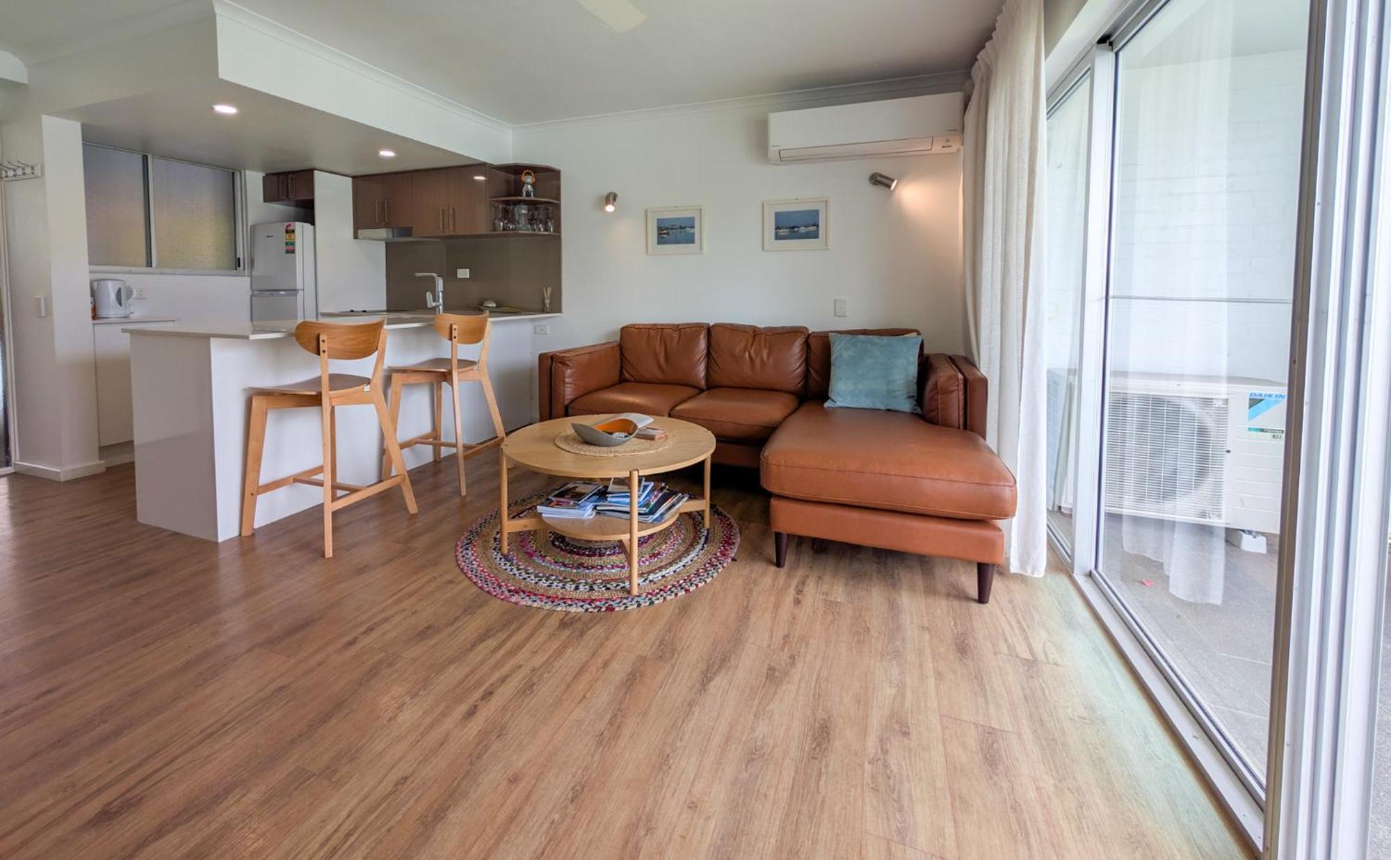 Noosa Parade Holiday Inn מראה חיצוני תמונה