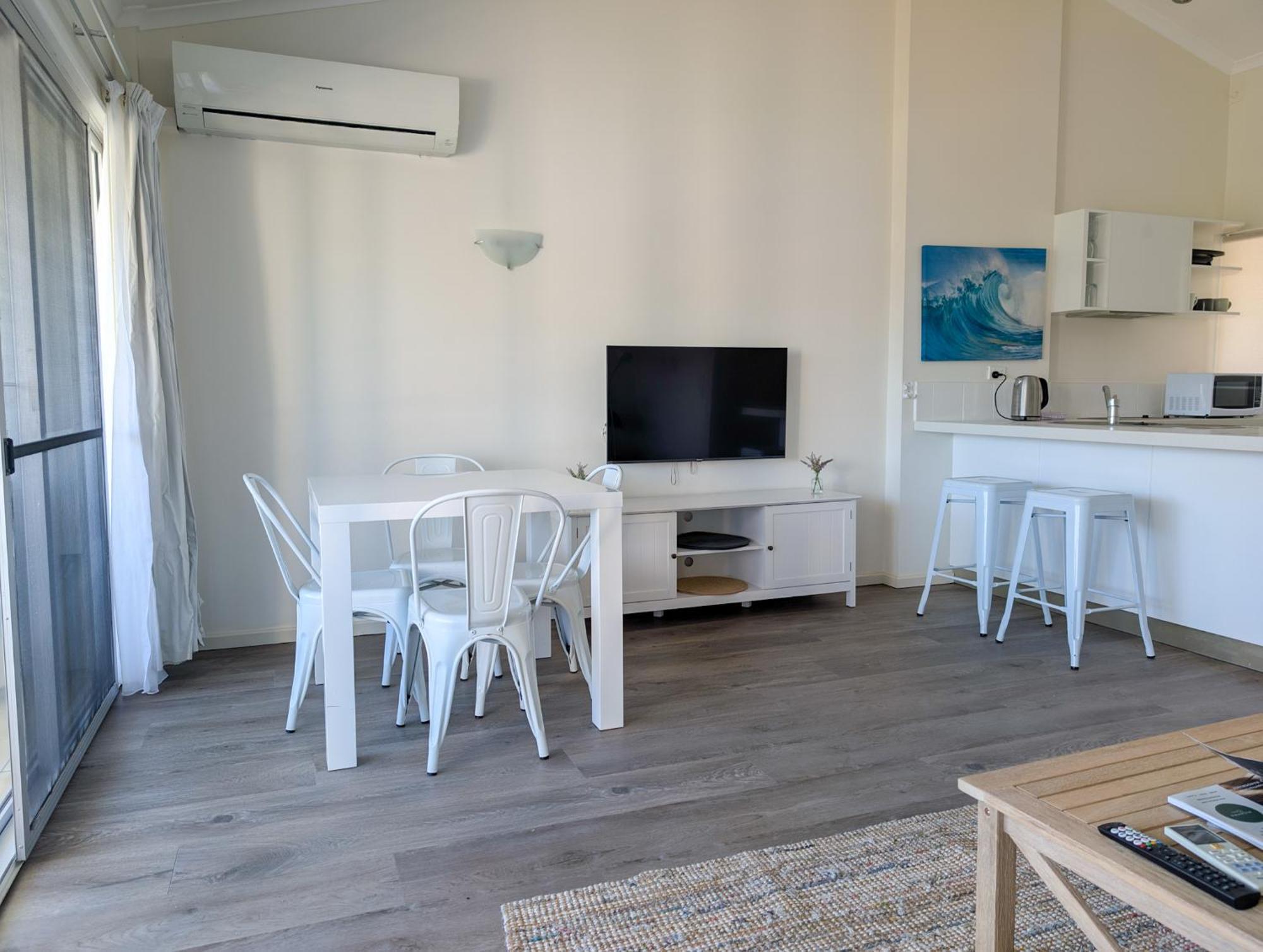 Noosa Parade Holiday Inn מראה חיצוני תמונה